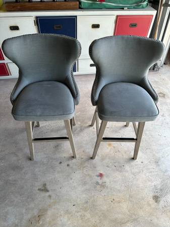 2 CHAIRS 1
