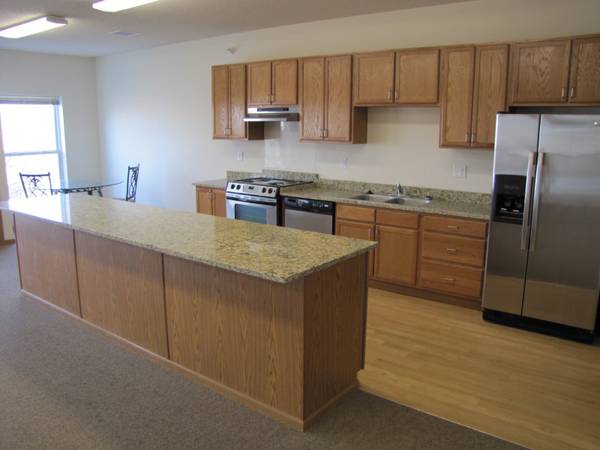 $1,779 / 2br - 1115ft2 - Bicycle Storage, Tile Floors, Controlled Access (7260 Guider Drive, Woodbury, MN)63797857860353122