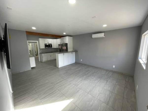 $2,000 / 1br - Private! 1bed 1 bath63701034724865122