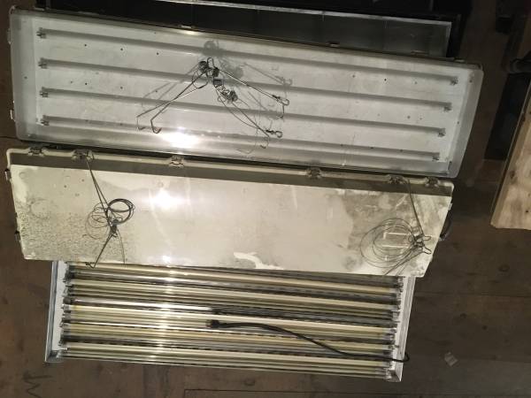 Fluorescent Light fixture 1