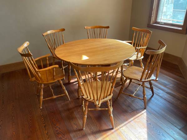Dining table, 6 chairs, & Buffet Hutch 1
