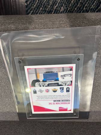 Lifted Plastic Frame With Metallic Base (hanging) 1