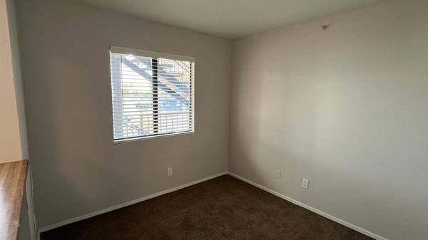 $849 / 1br - 450ft2 - Pool, Close to Las Vegas Strip, Shopping Nearby (3770 University Center Drive, Las Vegas, NV)63859613296003124