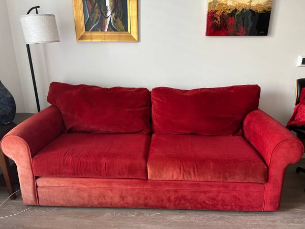 Free red couch 1