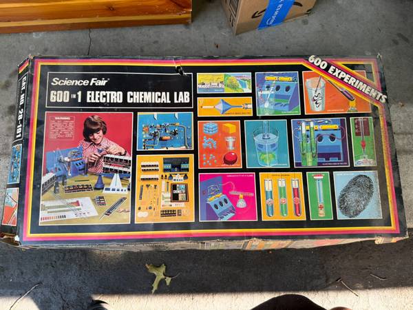 Science Fair 600 in 1 electro chemical lab 1