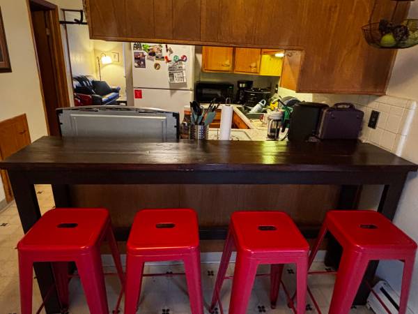 Bar table + stools 1