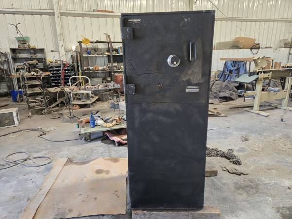 LARGE SAFE 1