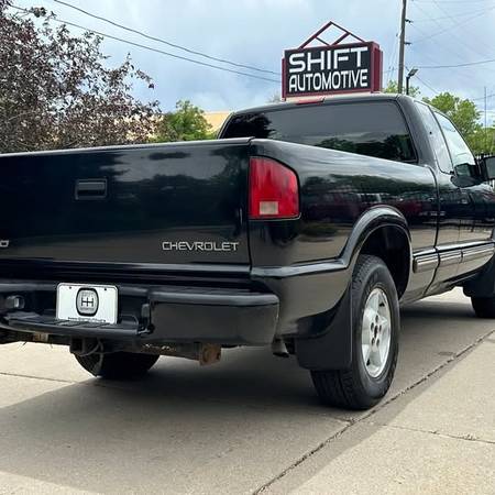 2001 Chevy S10 Pickup 3d 6ft - $8,997 (Lakewood (shiftauto.net))63619958091393124