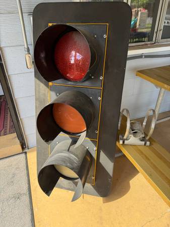 Real decommissioned traffic light 1