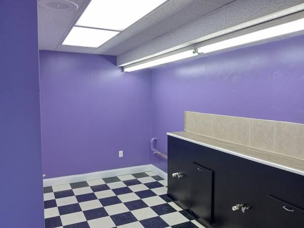 $1,500 / 1400ft2 - Salon space for lease (1) (Lynchburg)63852072164739123