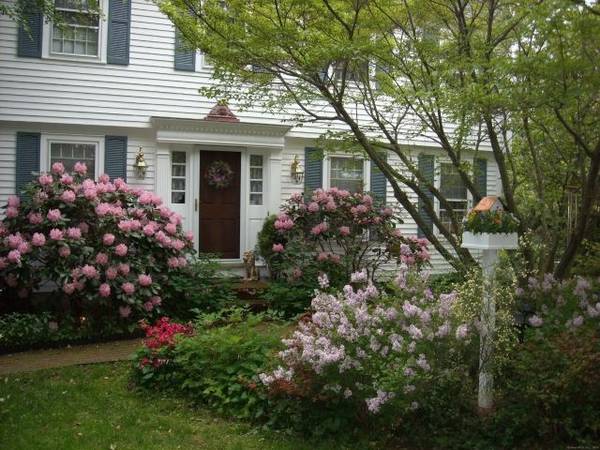 $2,495 / 2br - Beautiful Apartment on Estate....all Utilities Included!.....Furnished (Branford)64010165868290124