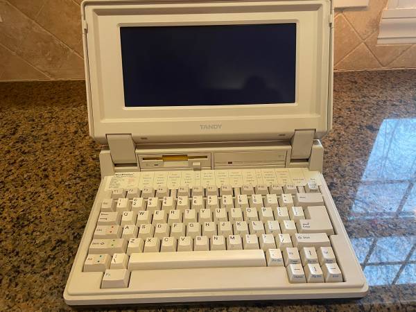 Collectible Vintage Tandy 1400 HD computer - computers - by owner