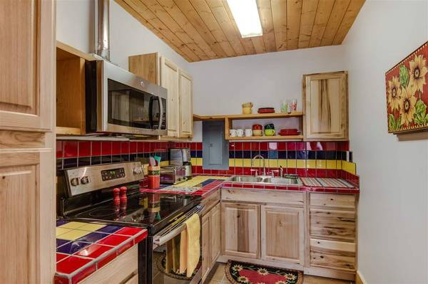 $1,250 / 1br - 700ft2 - Fully Furnished 1 Bed, 1 Bath Casita in Forested Foothills (Las Vegas, NM)63659815792001121