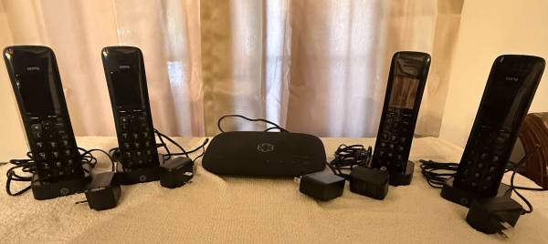 Complete Ooma Telo VoIP Home Phone System with 4 HD3 Handsets - $100 Firm 1