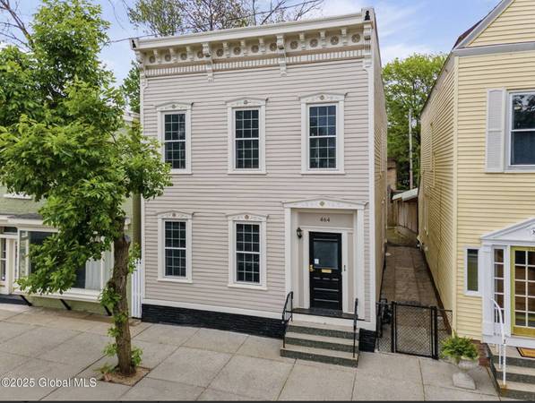 Troy Gorgeous Bedroom Apartment Great - Room for Rent