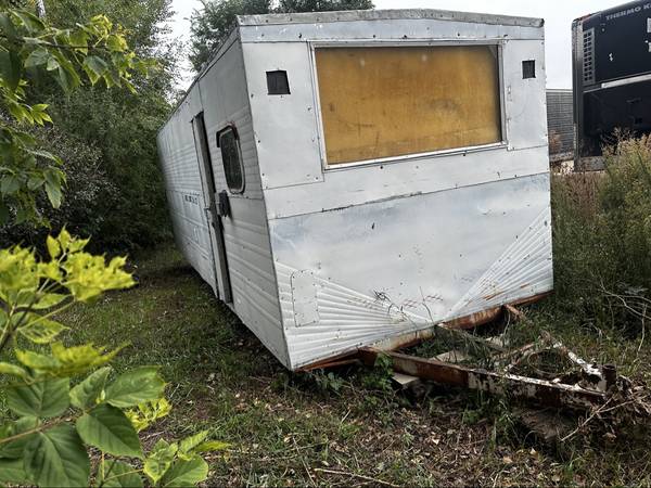 Enclosed trailer 1
