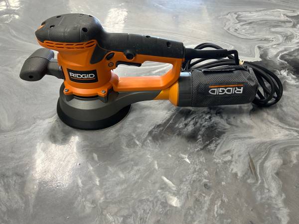 RIDGID R2611 VARIABLE SANDER 1