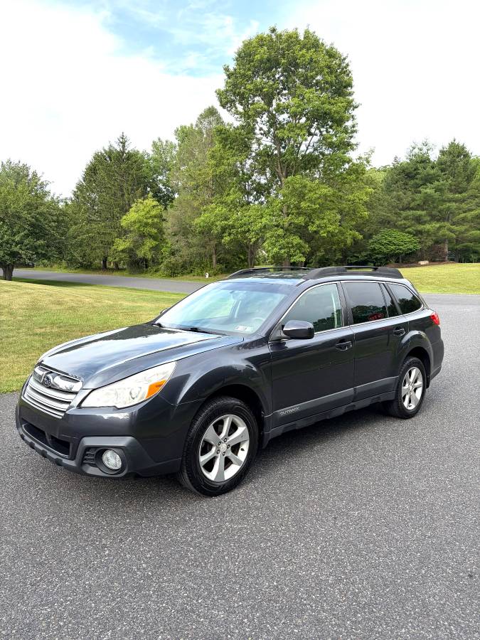 2013 Subaru Outback Wagon - 36 svc records, runs perfectly, very clean