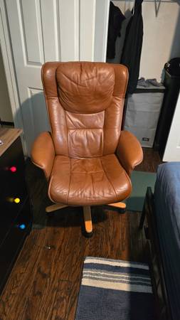 Soft, leather computer chair 1