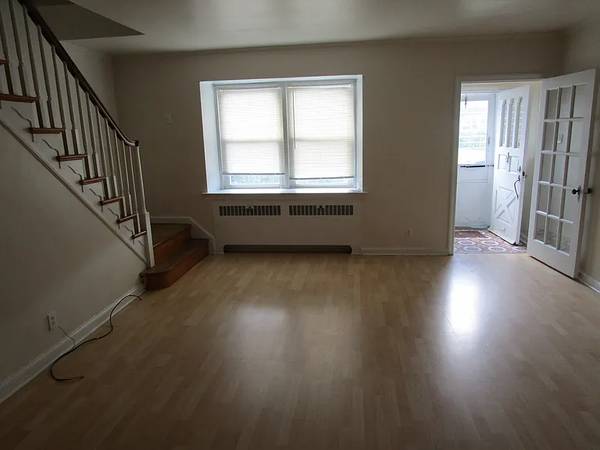 $950 / 3br - 1300ft2 - 1239 Levick St64024498854275121
