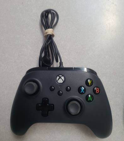 Wired Xbox One Controllers Great Condition - video gaming