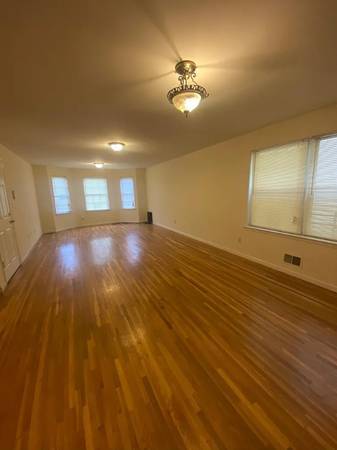 $919 / 1br - Bright and Spacious One Bed Close to Shops Richmond (richmond / point / annex)63933766955651123