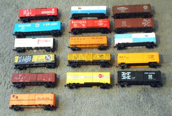 LOT OF 16 HO GAUGE BOXCARS EXC. TO LIKE NEW COND. 1