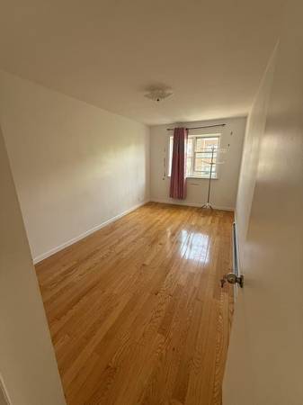 $2,650 / 3br - 1100ft2 - Flushing Three Bedrooms (Flushing)64033632708097121