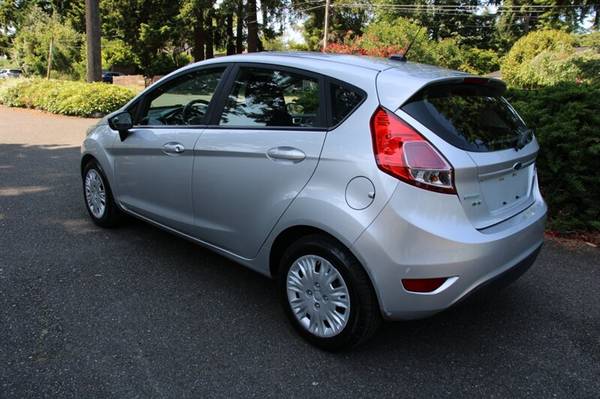 2015 Ford Fiesta SE - $4,995 (Mejores precios en Richs Car Corner)63617898801283123