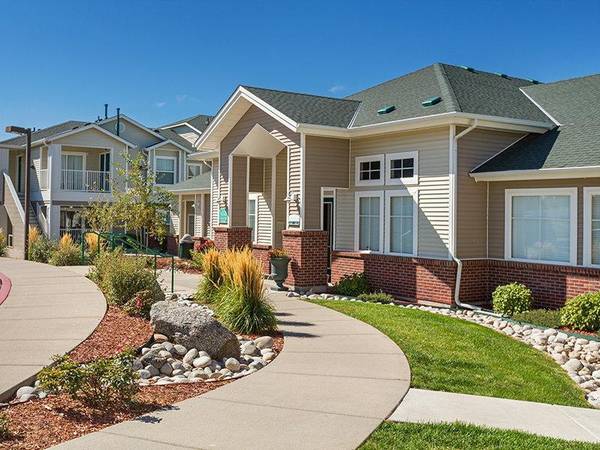 $1,635 / 3br - 1108ft2 - Cable e Internet Listos, Ubicación Conveniente, Techos Altos (Colorado Springs)63658112210691122