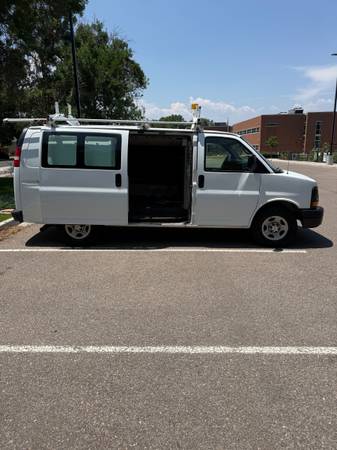 2009 Chevy express 1500 AWD - $5,80063619924552835122