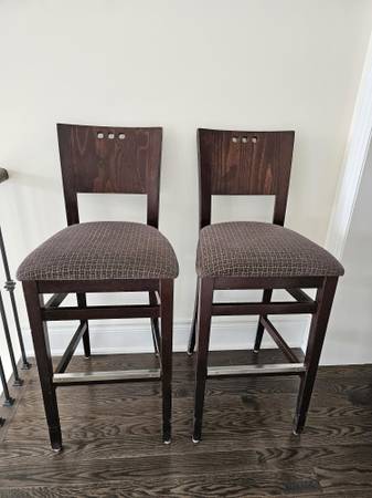 44”high Bar stools comfortable bar chairs Counter stools, 2 chairs $40 1