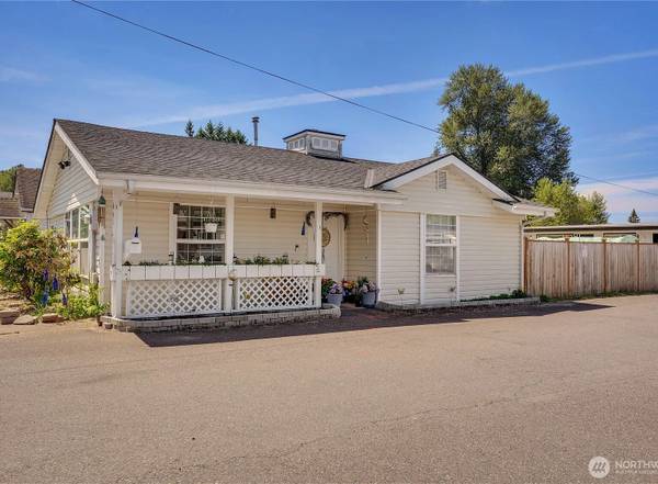$1,390 / 2br - 1010ft2 - Bienvenido a casa en el centro de Kent (Kent)63688586740865120