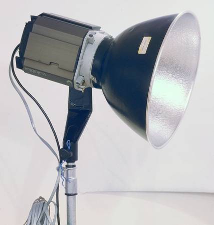 Strobe - self-contained powerful strobe with remote control 1