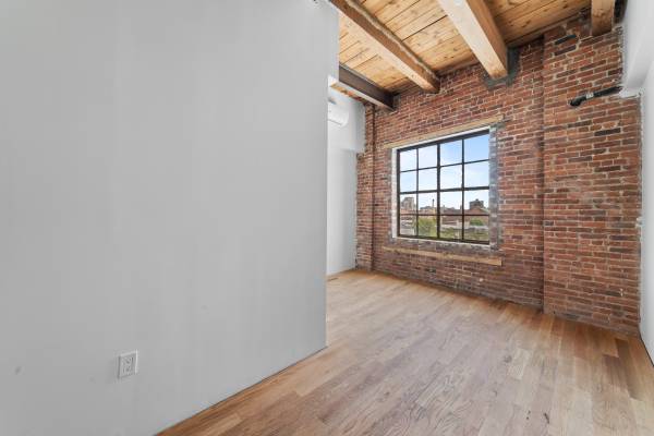 $695 / 95ft2 - Expo Brick/Timber wood, State of the art loft in Photo Studio building (Williamsburg)63854384863235124