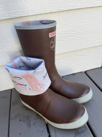 12" Waterproof womens boot XTRATUF Salmon Sisters size 10 1