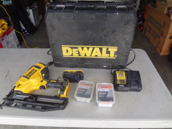 DeWalt DCN660 Cordless 16ga Finish Nailer + Battery, Charger & Case 1