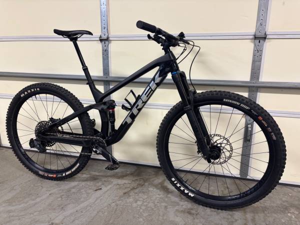 2021 Carbon Trek Fuel EX 9.7 with Extras and Upgrades - bicycles
