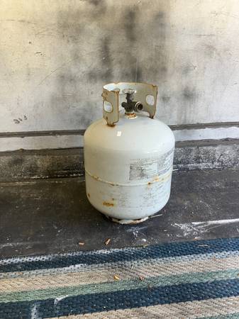 Empty Propane Tank (9-4) 1
