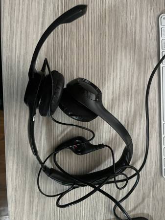 Logitech Wired Headset w/ Microphone 1