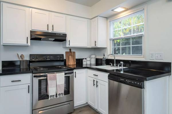 $1,750 / 3br - 1200ft2 - Come in as a stranger and stay as a neighbor! 3 Bed/1 Bath/1200 SqFt (Gresham)63672671202433122