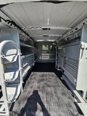 2020 Chevrolet Express 2500 6.0L - Photo 13