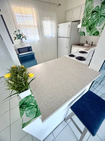 $2,400 / 1br - 800ft2 - Decoración de Diseñador 1BR 1BA Condo en el corazón de Aventura (Aventura)63769593811841122