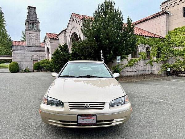 1999 Toyota Camry LE 4dr Sedan - $5777.0063617379548291122