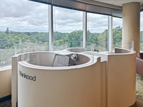 Dedicated Desks for Creatives: Fresh Space, Fresh Ideas 1