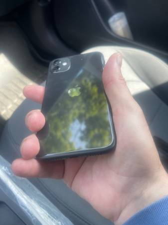 iPhone 11 128Gb UNLOCKED - $200 (Chelmsford)63442798800129121