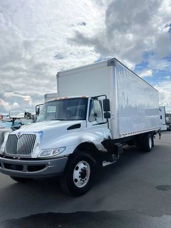 2018 International 26-Foot Moving Truck - Main Photo