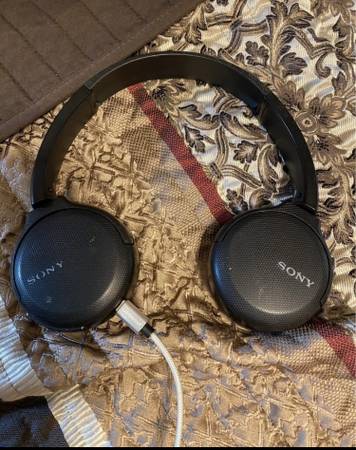 Sony noise canceling headphones 1