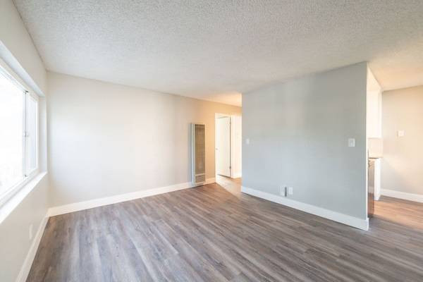 $2,795 / 2br - 848ft2 - Plush carpets, Dishwasher included, Central heating (hayward / castro valley)63668011848195121
