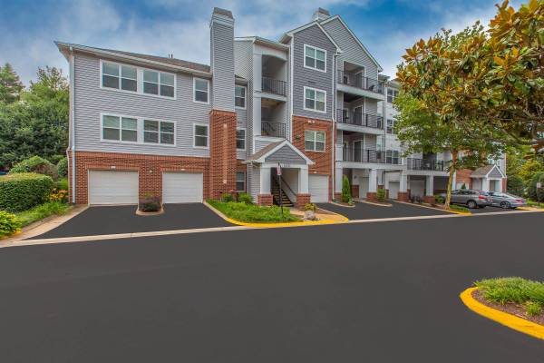 1 2/bd, Extra Storage, Garages 1